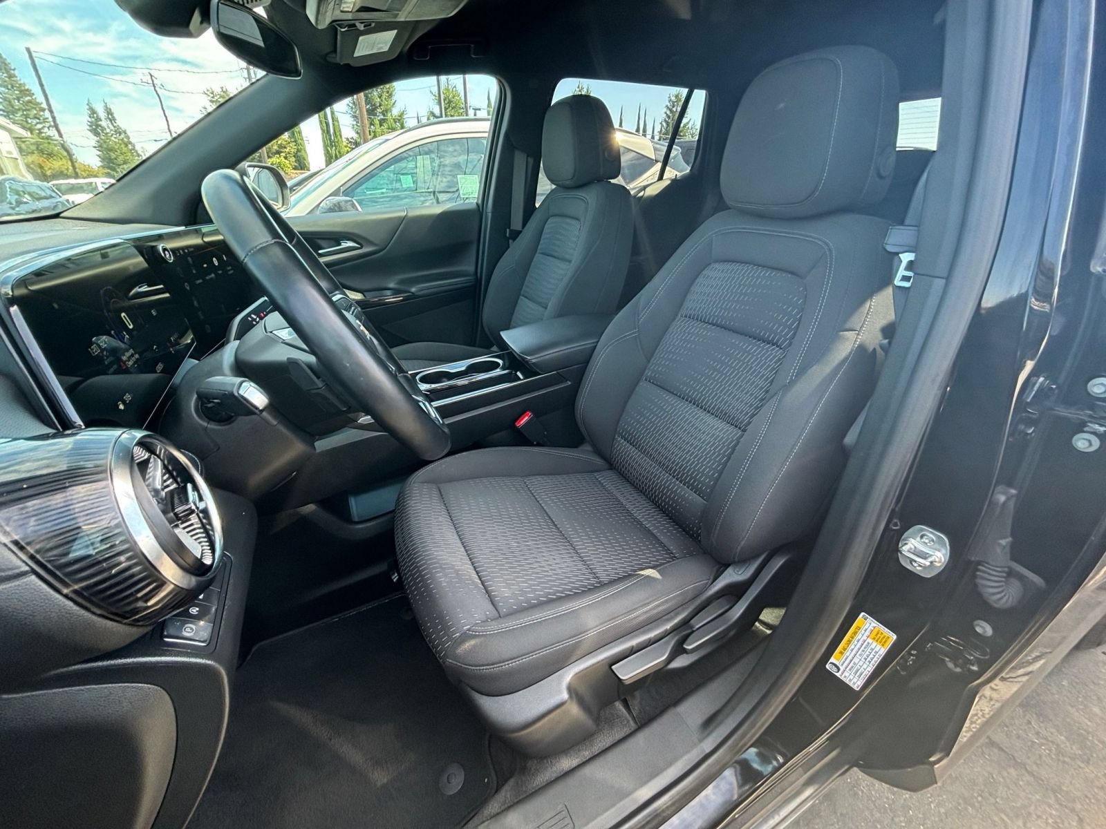 Used 2025 Chevrolet Equinox LT FWD image 36