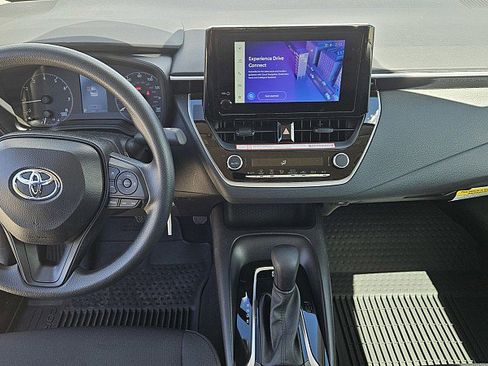 Used 2025 Toyota Corolla LE image 9