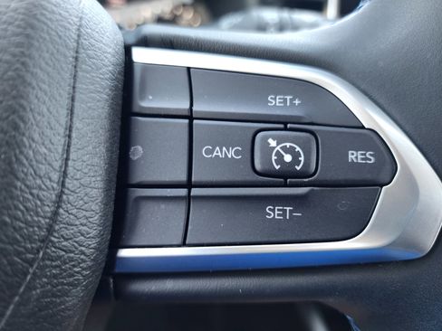 Used 2022 Jeep Compass Latitude w/ Convenience Group FWD image 19