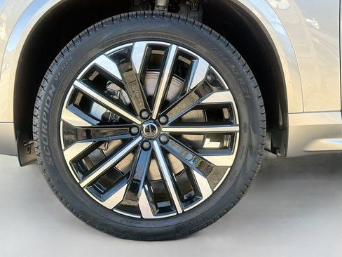 New 2026 Volvo XC90 T8 Plus w/ Protection Package Premier AWD/4WD image 32