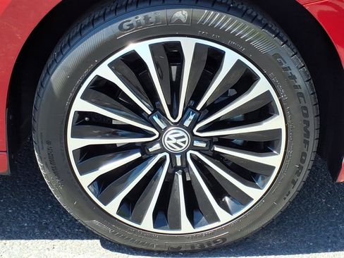 Certified 2022 Volkswagen Passat 2.0T image 9