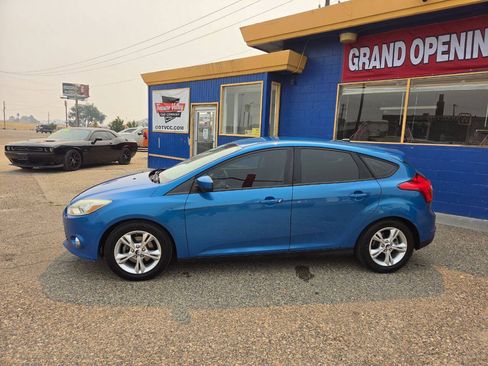 Used 2012 Ford Focus SE FWD image 2