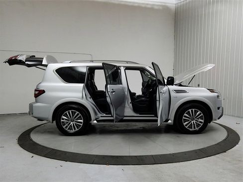 Used 2021 Nissan Armada SL w/ Captain's Chairs Package image 16