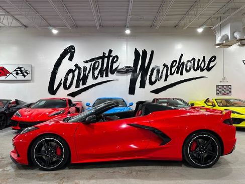 Used 2021 Chevrolet Corvette Stingray Premium Conv w/ Z51 Performance Package RWD image 2
