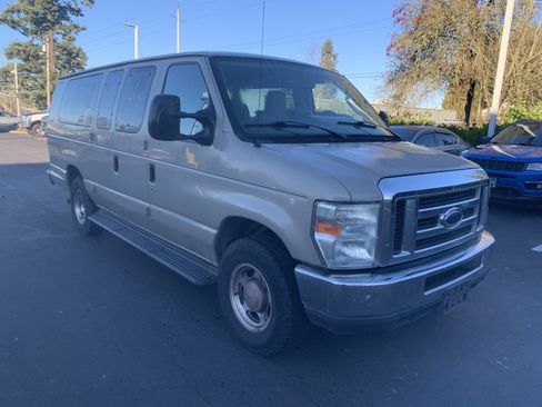 Used 2009 Ford E-350 and Econoline 350 Extended Wagon Super Duty image 6