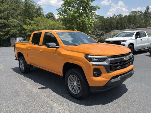 Used 2026 Chevrolet Colorado LT w/ LT Convenience Package AWD/4WD image 3
