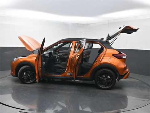 Used 2022 Nissan Kicks SR w/ Interior Electronics Package image 34