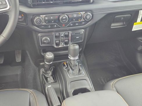 New 2026 Jeep Wrangler Unlimited Sahara AWD/4WD image 13