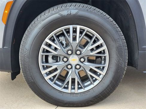 Certified 2025 Chevrolet Traverse LT image 7