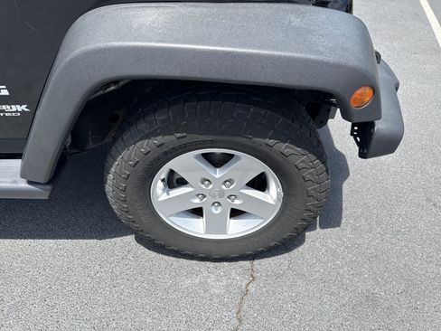 Used 2018 Jeep Wrangler Unlimited Sport S AWD/4WD image 10