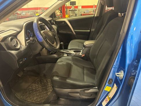 Used 2018 Toyota RAV4 LE FWD image 42