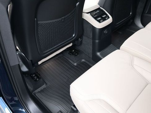 New 2026 Volvo XC90 T8 Ultra w/ Protection Package Premier AWD/4WD image 13