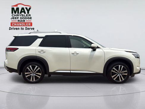 Used 2024 Nissan Pathfinder Platinum w/ Cargo Package AWD/4WD image 8