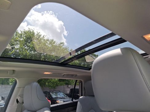 Used 2021 Toyota Highlander Platinum FWD image 29