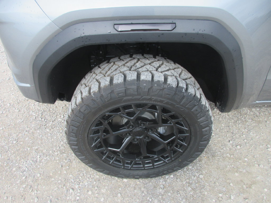 New 2026 GMC Canyon AT4 w/ Technology Plus Package AWD/4WD image 12