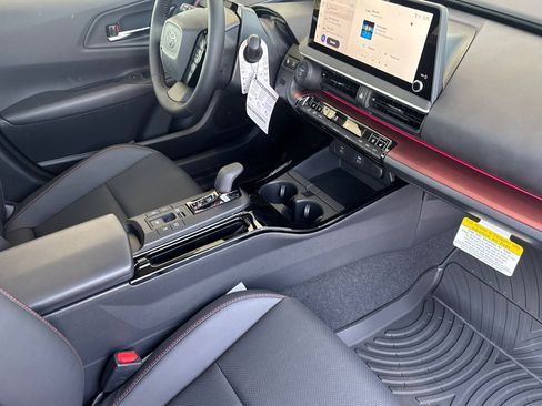 Certified 2025 Toyota Prius Plug-In Hybrid image 18