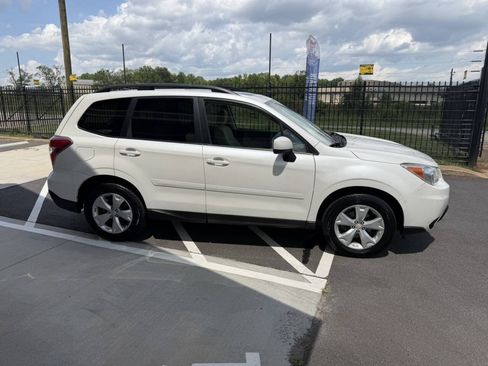 Used 2014 Subaru Forester 2.5i Premium AWD/4WD image 7