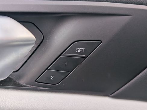 Used 2024 BMW X5 xDrive40i w/ Executive Package image 21