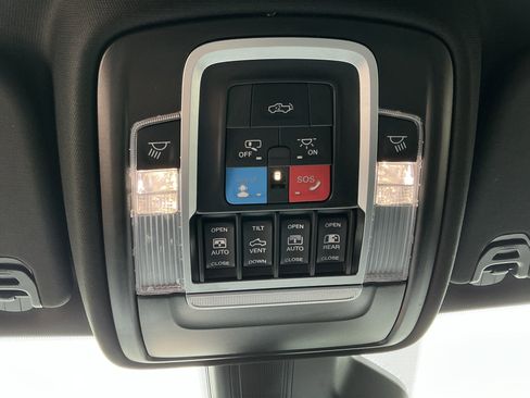 Used 2025 RAM 1500 Laramie image 31