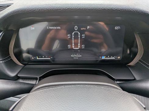 New 2025 Jeep Grand Cherokee L Laredo image 11