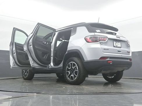 Used 2024 Jeep Compass Trailhawk w/ Sun and Sound Group AWD/4WD image 60
