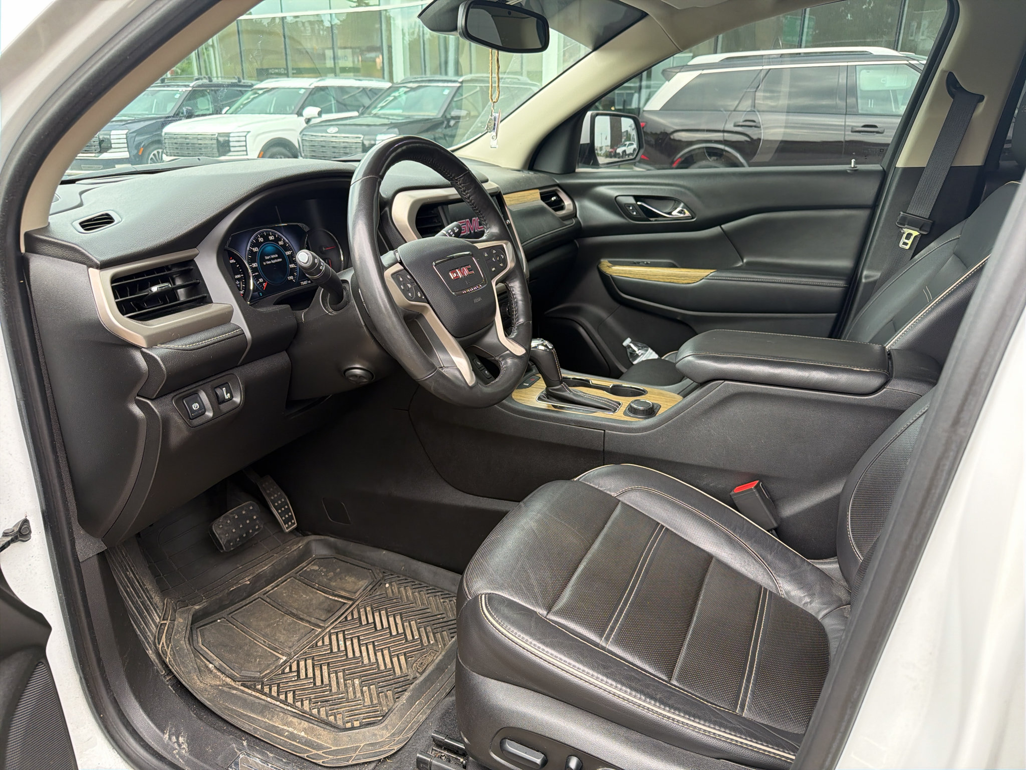 Used 2017 GMC Acadia Denali FWD image 4