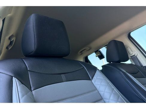 Used 2015 Nissan Juke S FWD image 18
