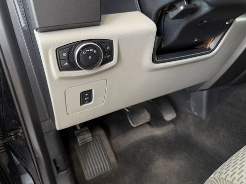Used 2017 Ford F150 XLT w/ Equipment Group 302A Luxury AWD/4WD image 16