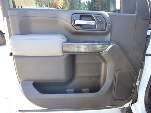 Used 2021 Chevrolet Silverado 2500 LTZ w/ LTZ Convenience Package image 28