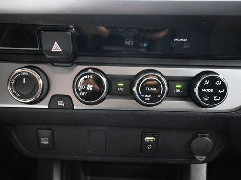 Used 2017 Toyota Tacoma SR5 w/ Tow Package image 18