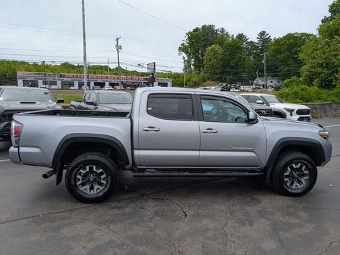 Certified 2020 Toyota Tacoma TRD Off-Road w/ Technology Package AWD/4WD image 9