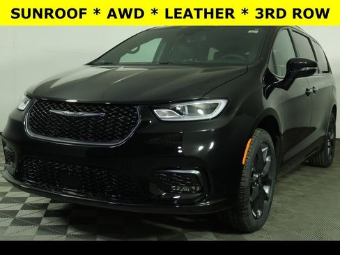 New 2026 Chrysler Pacifica Limited w/ S Appearance Package image 1