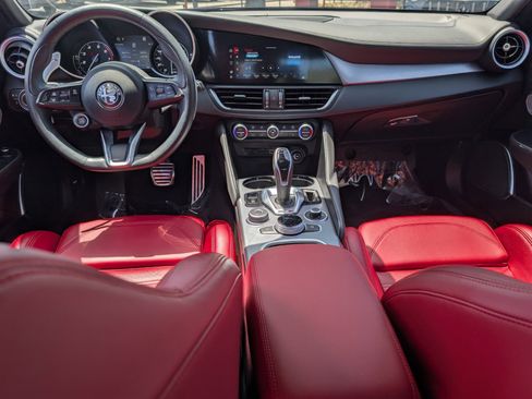 Used 2023 Alfa Romeo Giulia Veloce RWD image 12