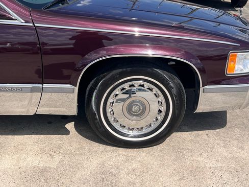 Used 1996 Cadillac Fleetwood Brougham image 10