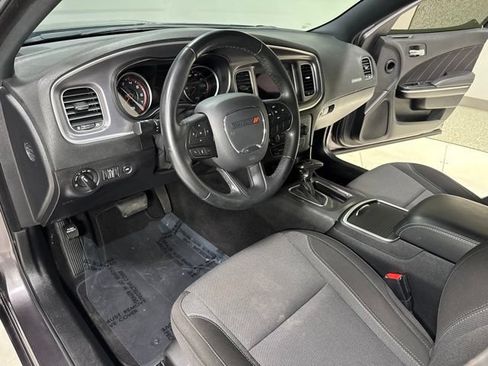 Used 2020 Dodge Charger SXT RWD image 10