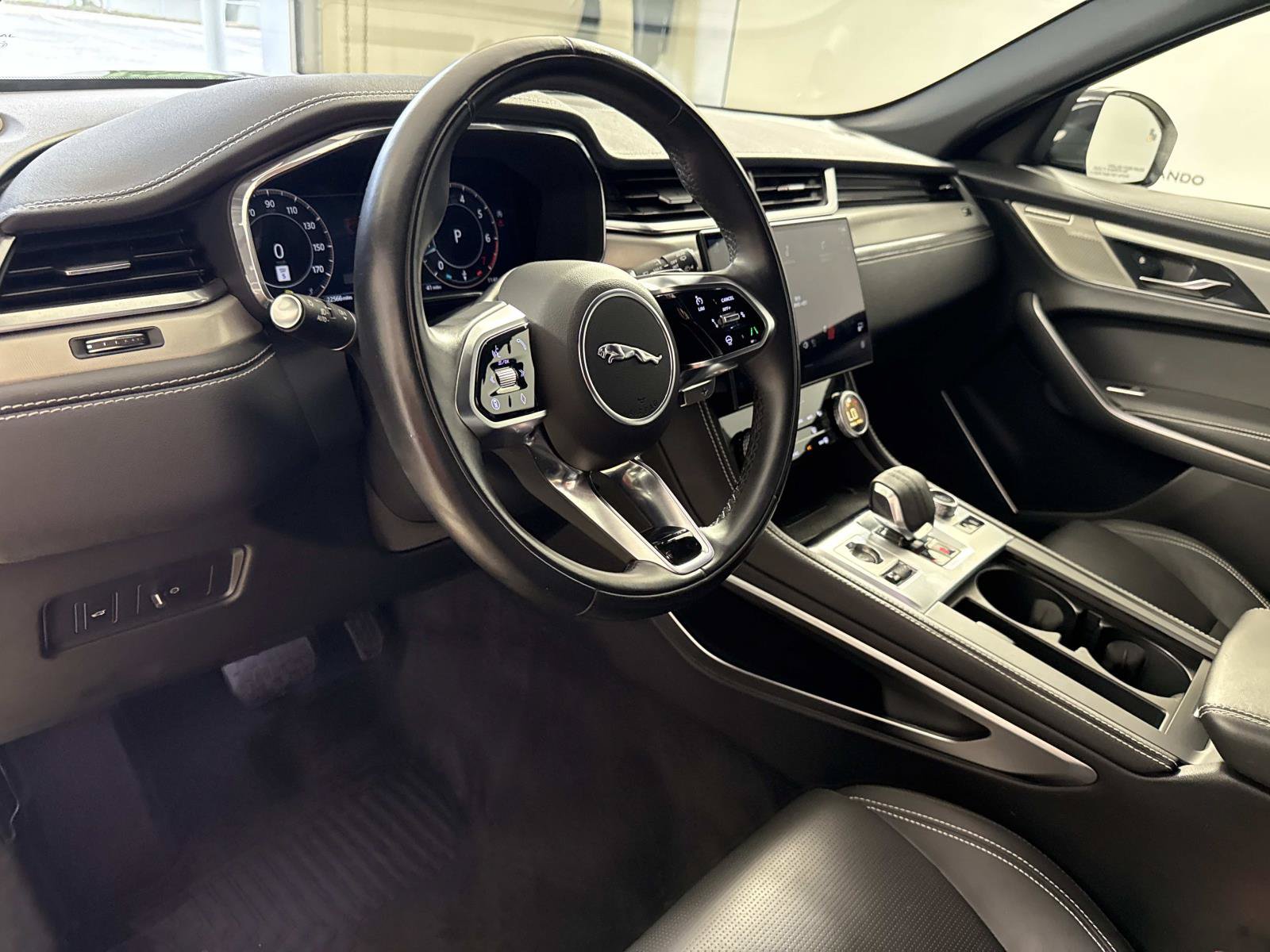Certified 2025 Jaguar F-PACE R-Dynamic S AWD/4WD image 21