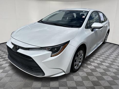 Used 2025 Toyota Corolla LE FWD image 3