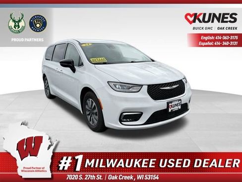 Used 2024 Chrysler Pacifica Limited FWD image 1