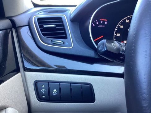 Used 2014 Kia Cadenza Premium w/ Luxury Package FWD image 29