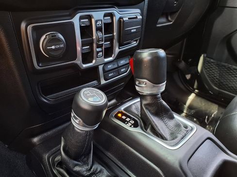 Used 2021 Jeep Wrangler Unlimited Sahara AWD/4WD image 22