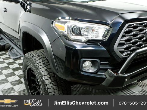 Used 2021 Toyota Tacoma TRD Off-Road w/ Technology Package AWD/4WD image 32