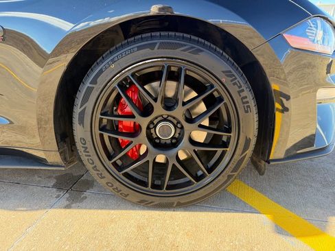 Used 2019 Ford Mustang GT image 9