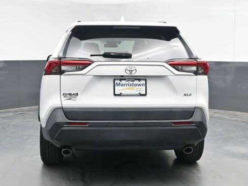 Used 2020 Toyota RAV4 XLE Premium image 13