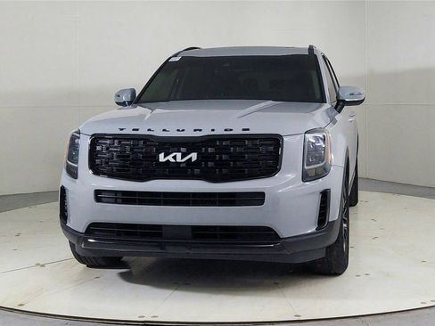 Used 2022 Kia Telluride EX w/ EX Premium Package image 2