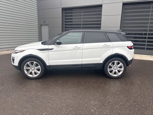 Used 2018 Land Rover Range Rover Evoque SE Premium image 3