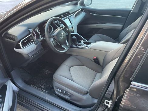 Used 2018 Toyota Camry LE image 12