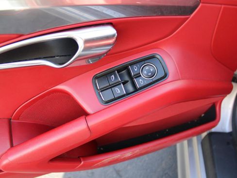 Used 2013 Porsche Boxster image 10