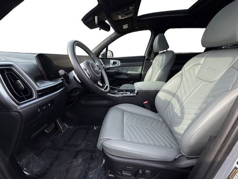 Certified 2025 Kia Sorento SX Prestige w/ Sage Leather Package image 9