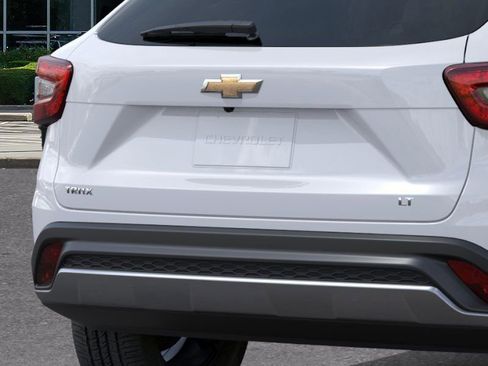New 2026 Chevrolet Trax LT w/ Midnight Edition FWD image 14