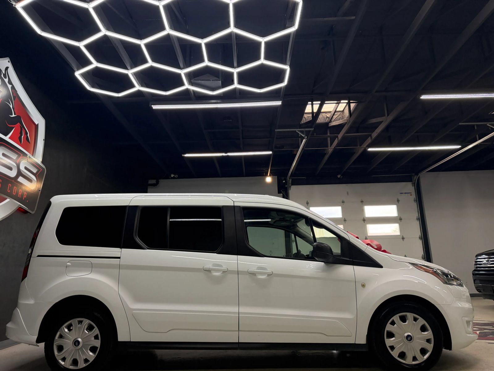 Used 2020 Ford Transit Connect XLT FWD image 9